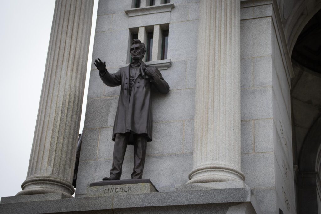 A brown statue of Abraham Lincoln