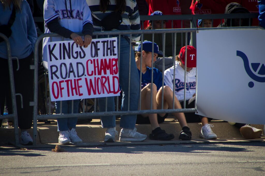 A sign saying "Kings of the road. Champs of the world."